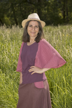 T-shirt à manches larges en jersey de coton prune et gaze brodée baie