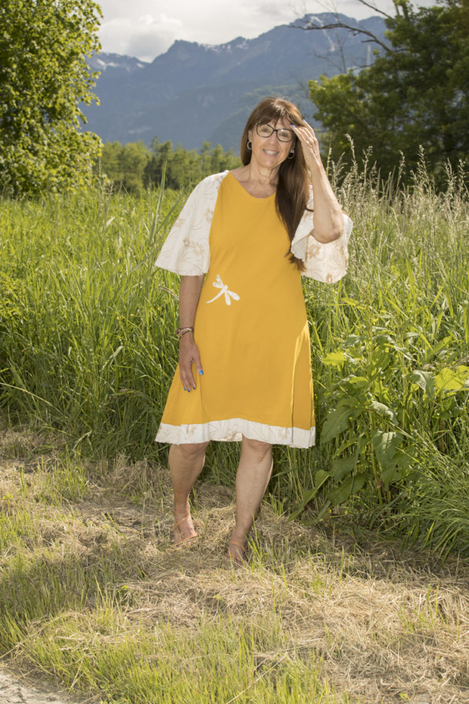 Robe à manches chauve-souris jaune et écru en jersey de coton et lin brodé