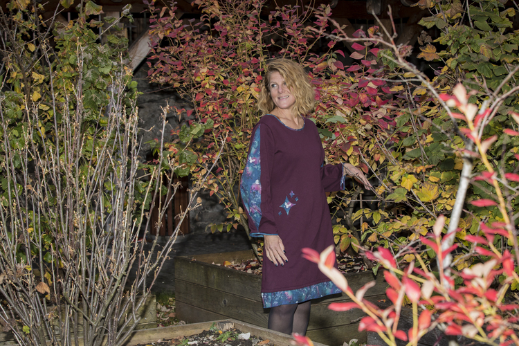 Robe bordeaux à manches à crevés Robe bordeaux à manches à crevés