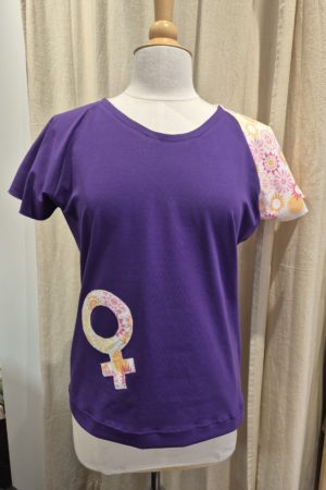 T-shirt violet en jersey de coton avec motif féminin blanc